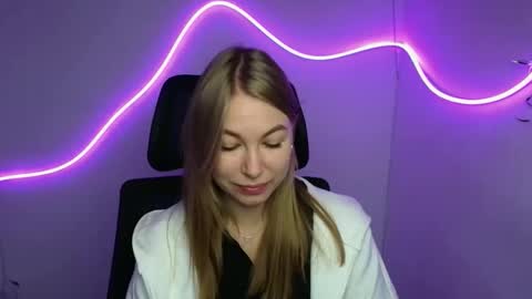 Emilia online show from October 2, 2025, 5:14 am