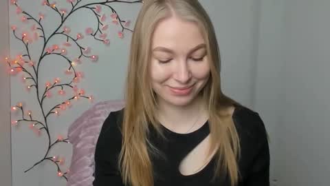 Emilia online show from December 22, 2025, 6:10 am