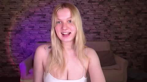 Snapshot of emiliaduchess chatting on March 7, 2026, 3:20 pm Amili online show from March 7, 2026, 3:20 pm