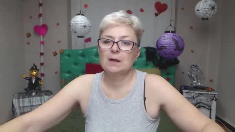 EmiliaGree online show from November 12, 2025, 6:19 pm