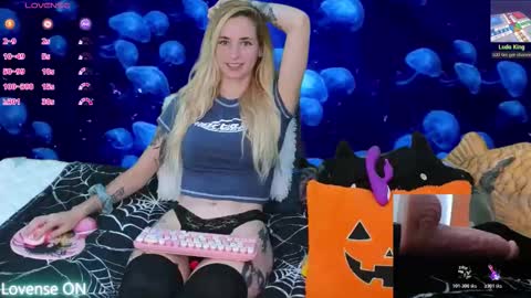 Snapshot of emiliamoonxxx chatting on October 21, 2025, 7:03 pm EmiliaMoon online show from October 21, 2025, 7:03 pm