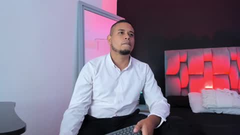 emilianoclarke online show from September 11, 2025, 12:33 am