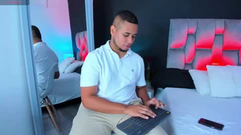 emilianoclarke online show from September 13, 2025, 12:10 am