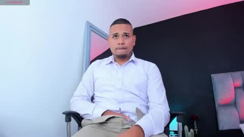 emilianoclarke online show from September 16, 2025, 12:44 am