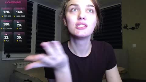 Snapshot of emiliarhodes chatting on October 19, 2025, 10:54 pm Emi online show from October 19, 2025, 10:54 pm