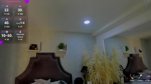 Snapshot of emiliarose_ chatting on December 21, 2025, 9:11 pm EmiliaRose online show from December 21, 2025, 9:11 pm