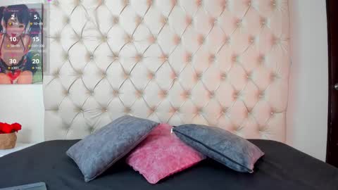 emilieandblake online show from March 4, 2026, 11:49 am