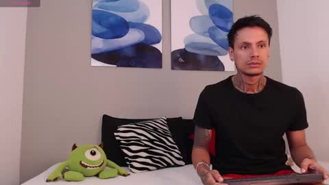 Snapshot of emilio_wolf chatting on January 17, 2025, 10:44 am EMILIO online show from January 17, 2025, 10:44 am