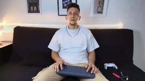 EMILIOCUM online show from June 15, 2026, 11:51 pm