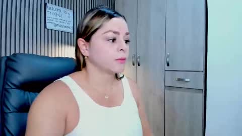 Snapshot of emilirosses chatting on October 10, 2025, 12:04 pm emilirosses online show from October 10, 2025, 12:04 pm
