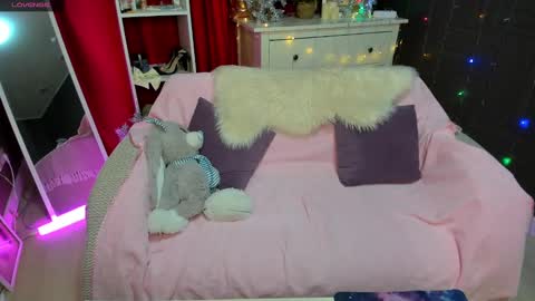 Snapshot of emiliyaqueen chatting on December 19, 2024, 2:12 am Emiliya online show from December 19, 2024, 2:12 am