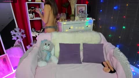 Snapshot of emiliyaqueen chatting on December 28, 2024, 1:29 am Emiliya online show from December 28, 2024, 1:29 am