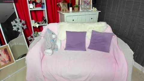Snapshot of emiliyaqueen chatting on January 5, 2025, 1:13 am Emiliya online show from January 5, 2025, 1:13 am