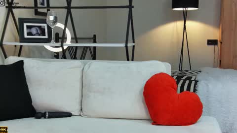 Snapshot of emiljanna chatting on February 13, 2025, 4:32 am Emiljanna online show from February 13, 2025, 4:32 am