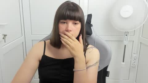 Snapshot of emilli_moon chatting on May 30, 2026, 6:10 am Emmi online show from May 30, 2026, 6:10 am