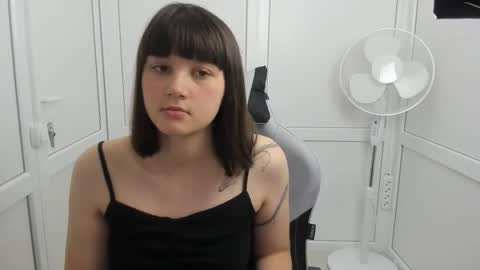 Snapshot of emilli_moon chatting on May 31, 2026, 6:21 am Emmi online show from May 31, 2026, 6:21 am