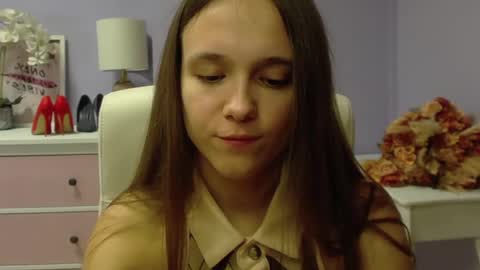 Snapshot of emilly_lust99 chatting on December 4, 2024, 8:01 am Emilly online show from December 4, 2024, 8:01 am
