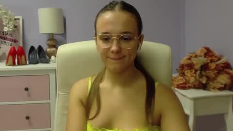 Snapshot of emilly_lust99 chatting on December 5, 2024, 7:49 am Emilly online show from December 5, 2024, 7:49 am