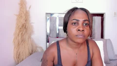 Emilly Roa online show from November 19, 2025, 7:47 pm