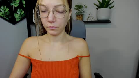 Snapshot of emilly_xkiss chatting on January 4, 2025, 7:24 am Emilly online show from January 4, 2025, 7:24 am