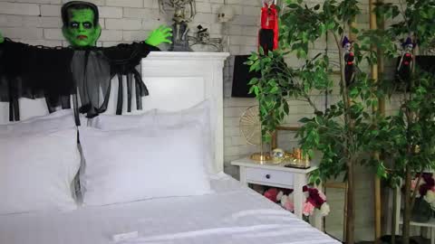 EMMA online show from October 31, 2025, 8:21 pm