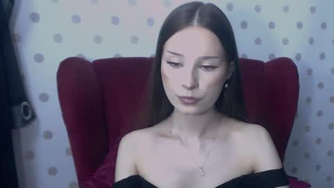 Snapshot of emillyhoney chatting on June 25, 2026, 7:29 pm EmillyHoney online show from June 25, 2026, 7:29 pm