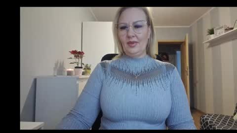 EmillyLove online show from January 7, 2026, 7:44 am