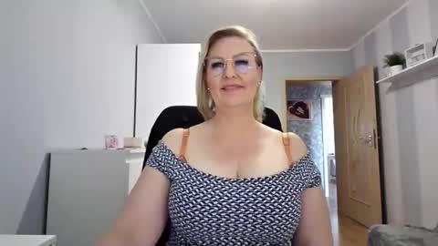 EmillyLove online show from March 28, 2026, 12:05 pm