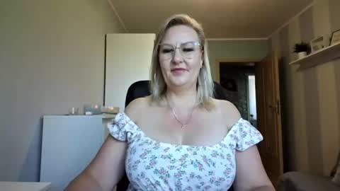 EmillyLove online show from May 27, 2026, 6:32 am