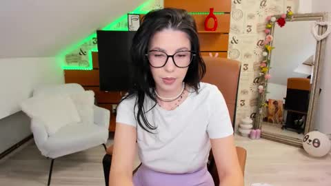 EmillyTaylor online show from November 14, 2025, 4:55 am