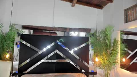 Snapshot of emily18__ chatting on December 17, 2025, 10:43 am Emily online show from December 17, 2025, 10:43 am