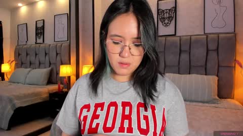Snapshot of emily_5weet chatting on December 22, 2024, 6:17 am Emily online show from December 22, 2024, 6:17 am