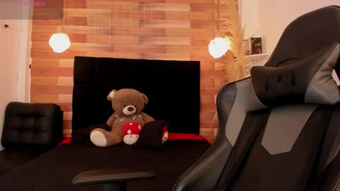 emily_brown04 online show from November 4, 2025, 11:09 am