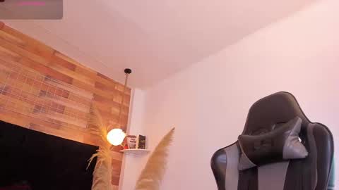 emily_brown04 online show from November 23, 2025, 2:06 pm