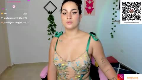 Snapshot of emily_coraline chatting on December 5, 2024, 7:28 pm Emily online show from December 5, 2024, 7:28 pm