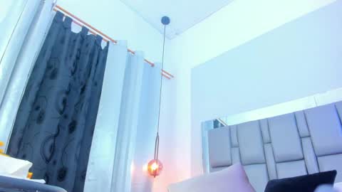 Emi  online show from January 10, 2025, 4:51 pm