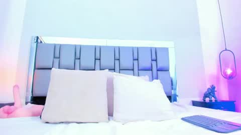 Emi  online show from January 15, 2025, 1:20 pm