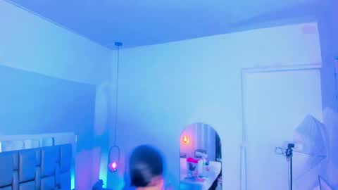 Emi  online show from February 20, 2025, 8:36 pm