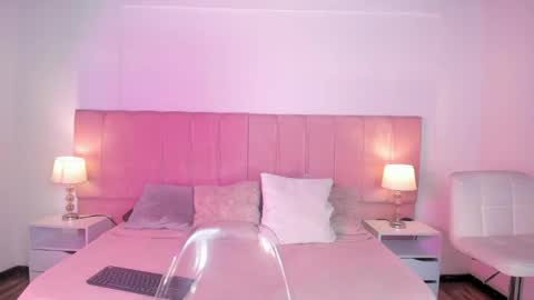 Snapshot of emily_gv1 chatting on May 1, 2026, 12:32 pm Emily online show from May 1, 2026, 12:32 pm