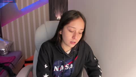Snapshot of emily_layton chatting on December 27, 2024, 2:33 pm Emily online show from December 27, 2024, 2:33 pm