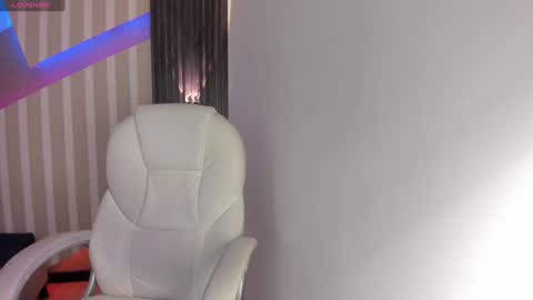 Snapshot of emily_layton chatting on December 30, 2024, 3:24 pm Emily online show from December 30, 2024, 3:24 pm