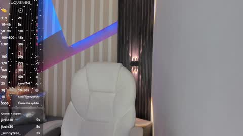Snapshot of emily_layton chatting on January 7, 2025, 5:31 pm Emily online show from January 7, 2025, 5:31 pm