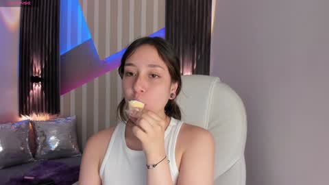 Snapshot of emily_layton chatting on January 20, 2025, 2:25 pm Emily online show from January 20, 2025, 2:25 pm