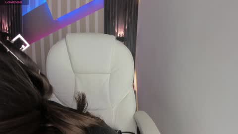 Snapshot of emily_layton chatting on January 21, 2025, 2:37 pm Emily online show from January 21, 2025, 2:37 pm