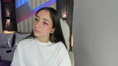 Snapshot of emily_layton chatting on January 29, 2025, 2:32 pm Emily online show from January 29, 2025, 2:32 pm