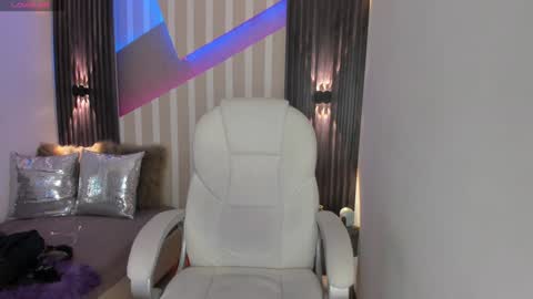 Snapshot of emily_layton chatting on February 3, 2025, 2:34 pm Emily online show from February 3, 2025, 2:34 pm