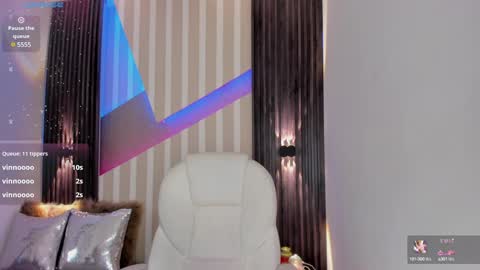 Snapshot of emily_layton chatting on February 5, 2025, 6:26 pm Emily online show from February 5, 2025, 6:26 pm