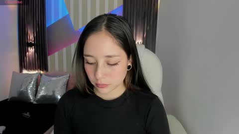 Snapshot of emily_layton chatting on February 9, 2025, 4:29 pm Emily online show from February 9, 2025, 4:29 pm