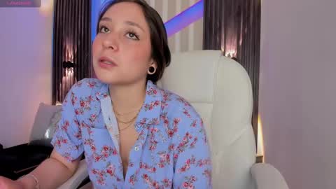 Snapshot of emily_layton chatting on February 12, 2025, 2:43 pm Emily online show from February 12, 2025, 2:43 pm