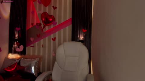 Snapshot of emily_layton chatting on February 14, 2025, 2:33 pm Emily online show from February 14, 2025, 2:33 pm